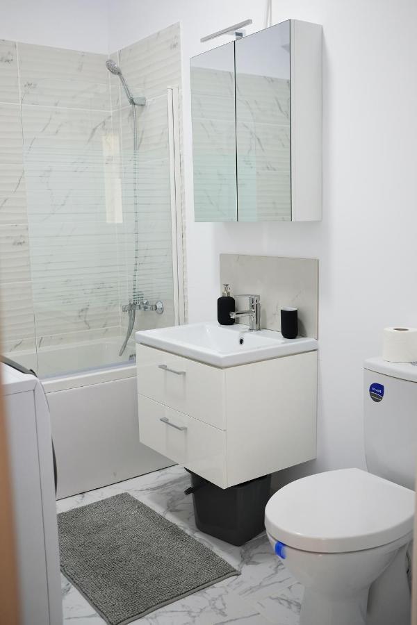 White Flat Apartment Bucharest Luaran gambar