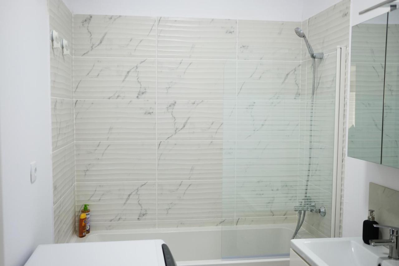 White Flat Apartment Bucharest Luaran gambar