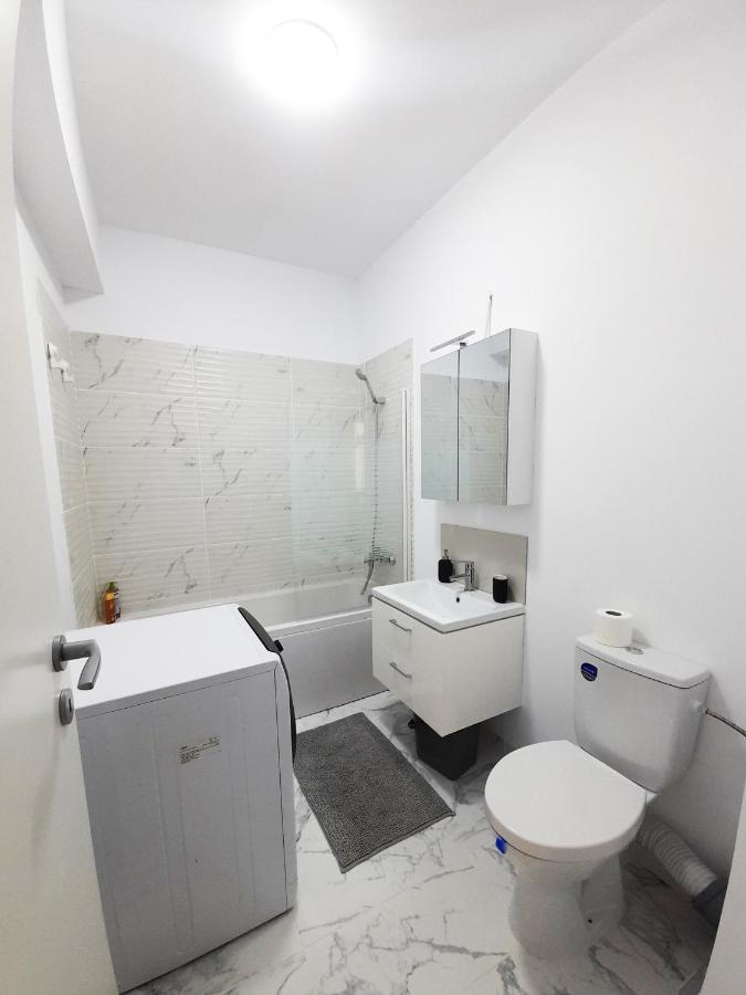 White Flat Apartment Bucharest Luaran gambar